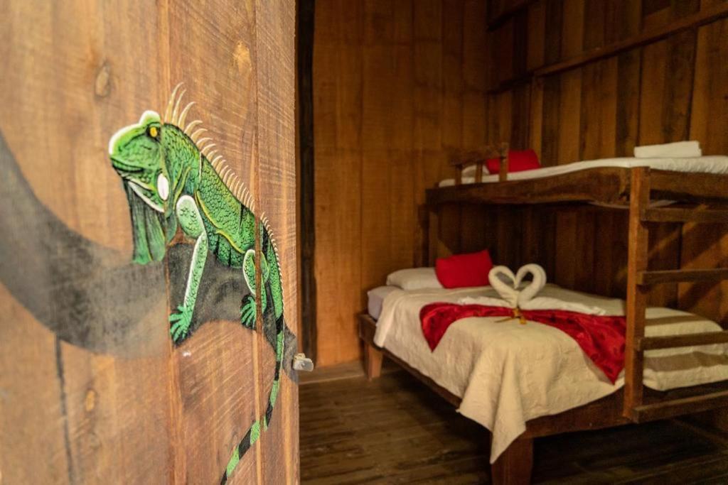 Hostel Rustico Marabi Tarcoles Bagian luar foto