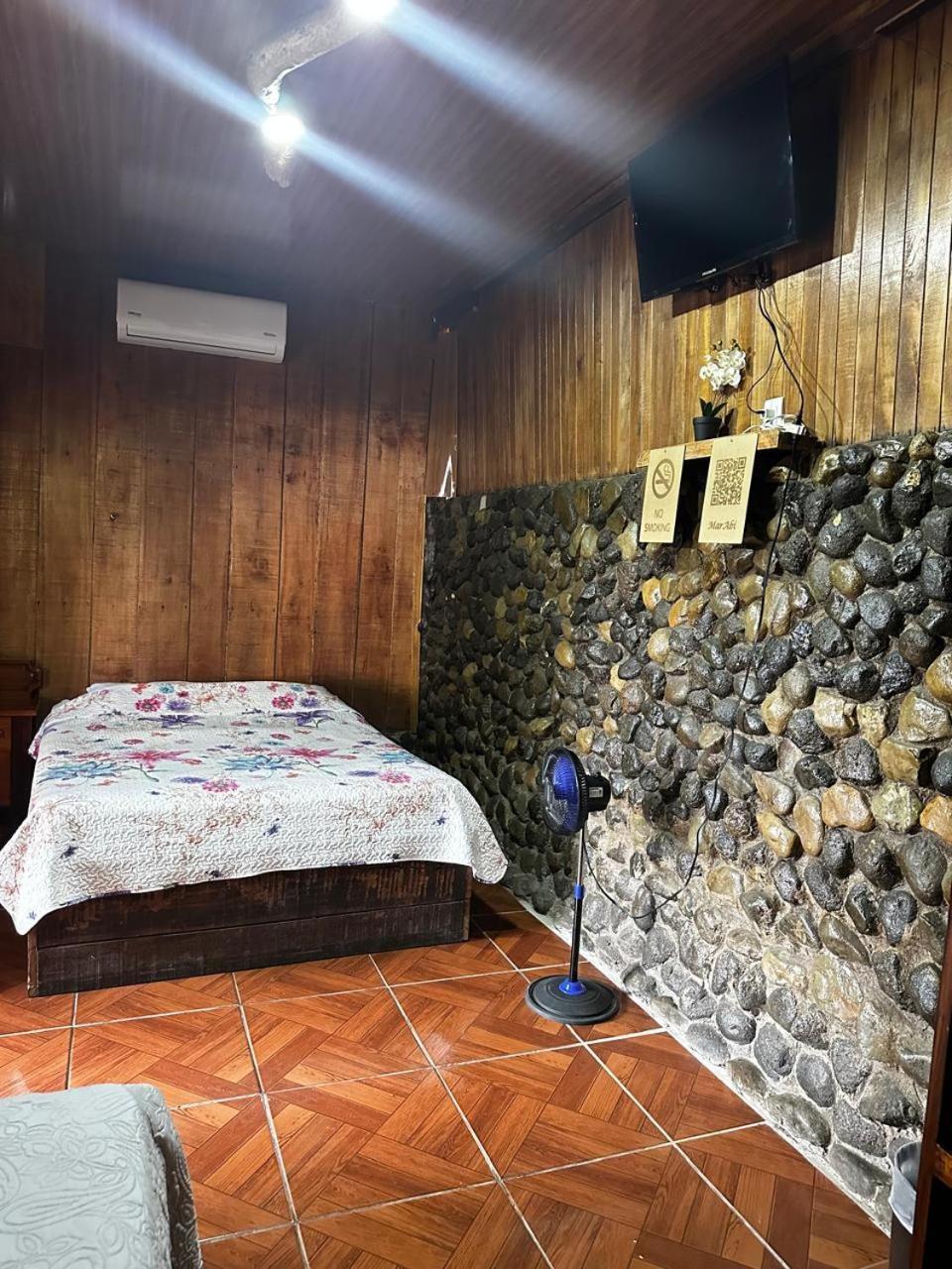 Hostel Rustico Marabi Tarcoles Bagian luar foto