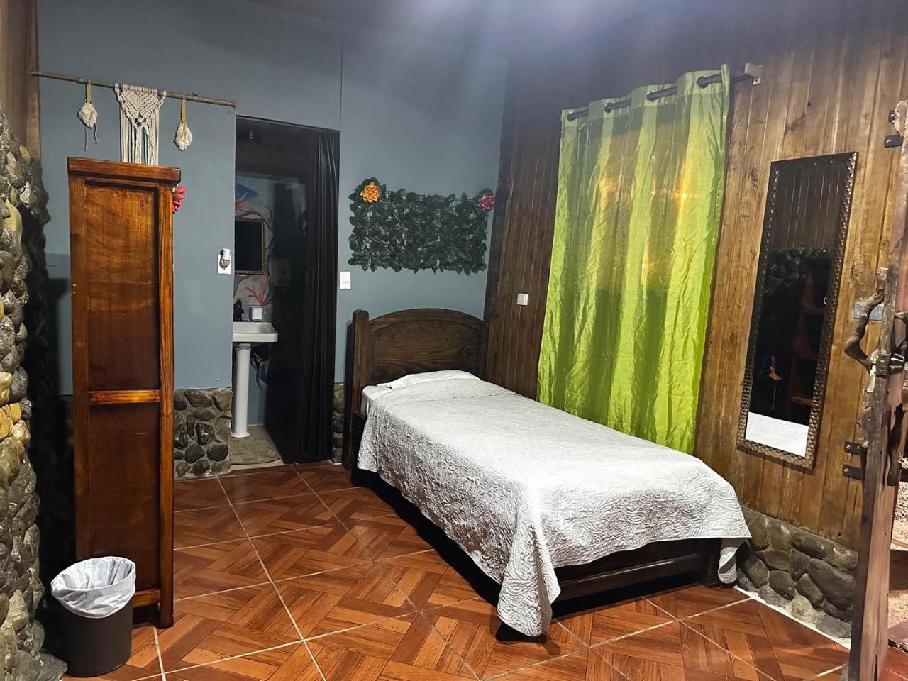 Hostel Rustico Marabi Tarcoles Bagian luar foto
