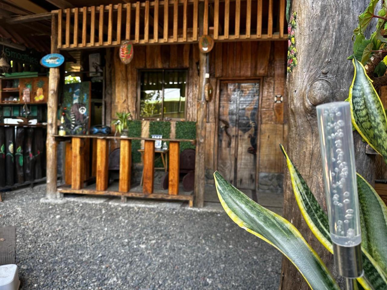 Hostel Rustico Marabi Tarcoles Bagian luar foto